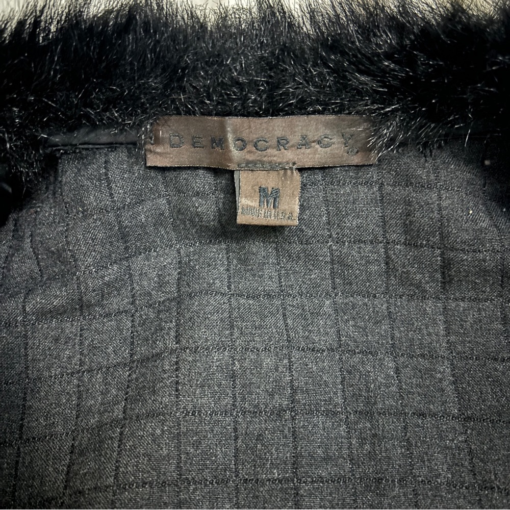 Vintage Democracy black zip up vest with faux fur collar - Picture 4 of 5